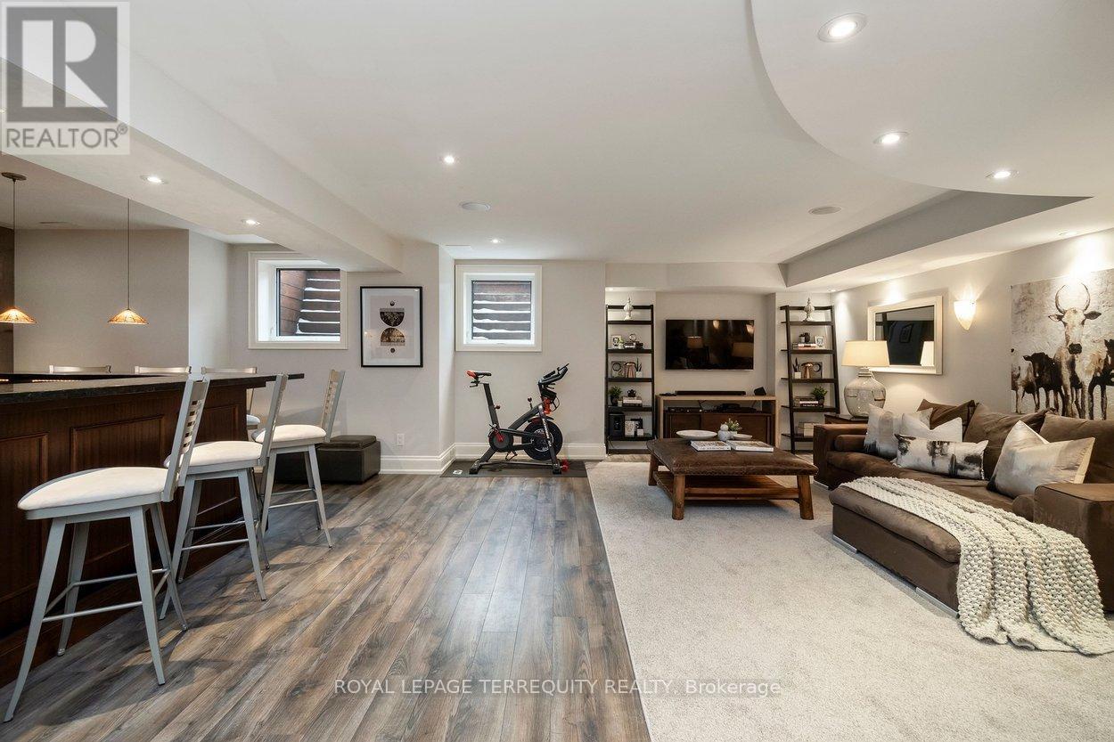 12 Elliott Avenue, Toronto (kingsway South), Ontario
