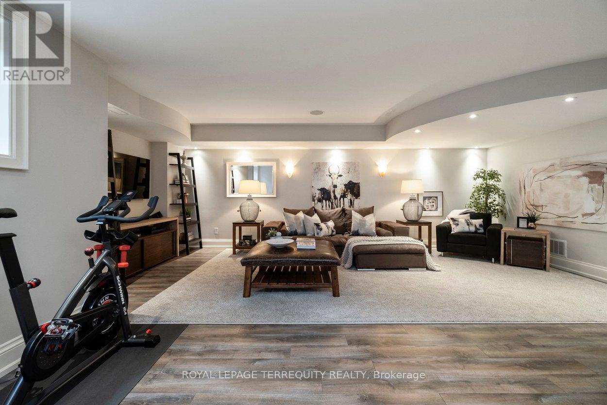 12 Elliott Avenue, Toronto (kingsway South), Ontario