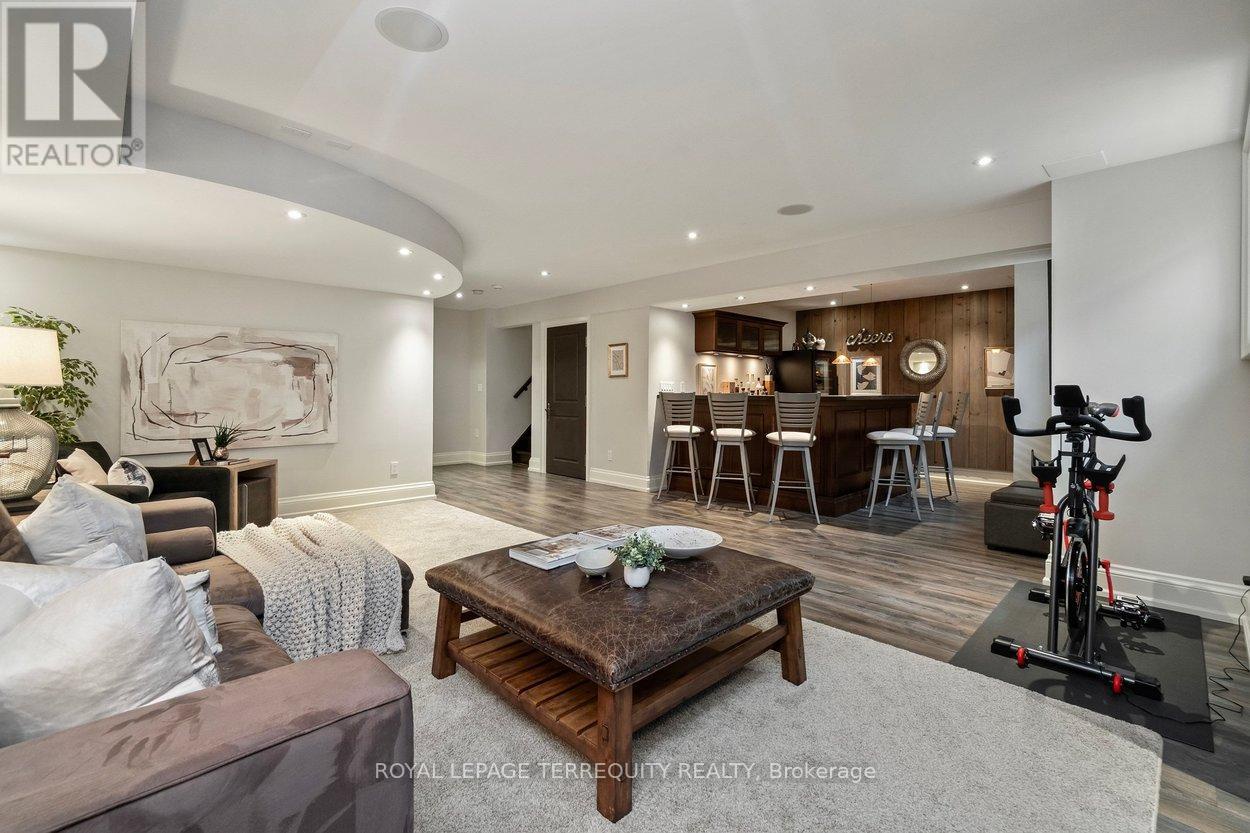 12 Elliott Avenue, Toronto (kingsway South), Ontario