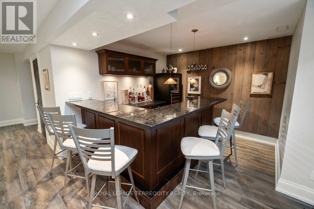 12 Elliott Avenue, Toronto (kingsway South), Ontario