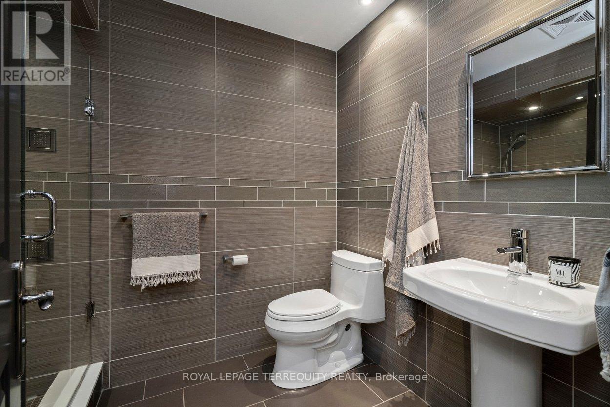 12 Elliott Avenue, Toronto (kingsway South), Ontario