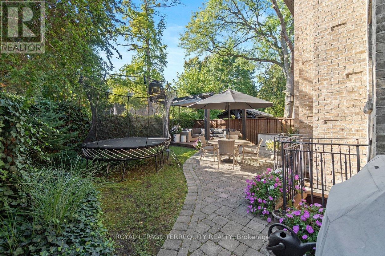 12 Elliott Avenue, Toronto (kingsway South), Ontario