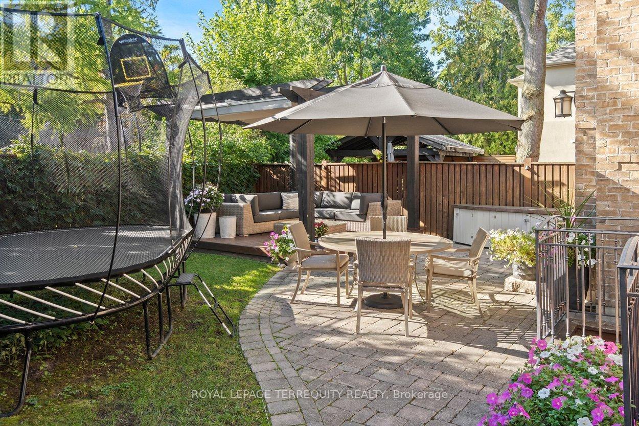 12 Elliott Avenue, Toronto (kingsway South), Ontario