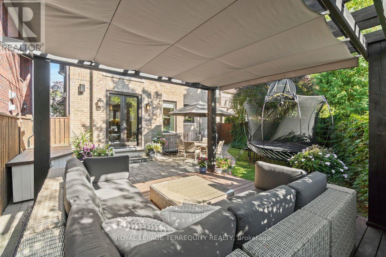 12 Elliott Avenue, Toronto (kingsway South), Ontario