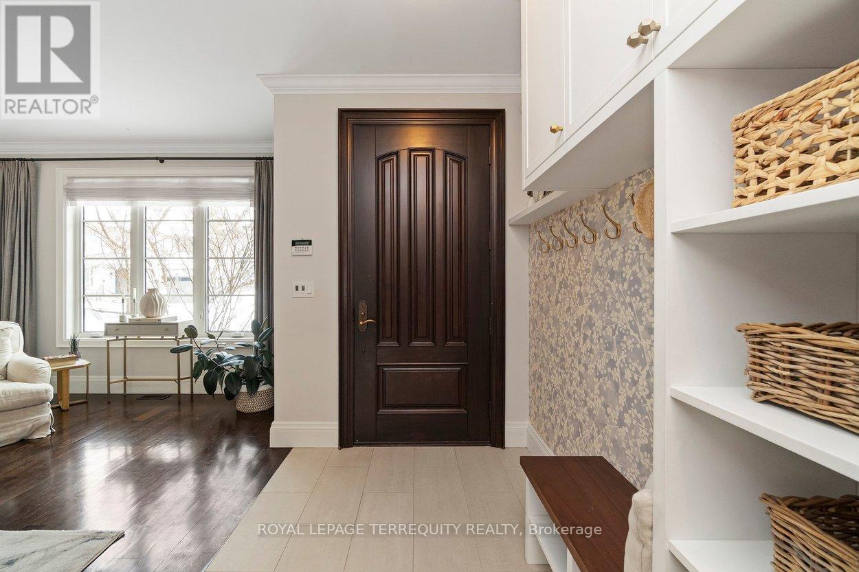 12 Elliott Avenue, Toronto (kingsway South), Ontario