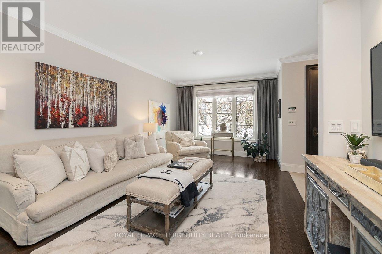 12 Elliott Avenue, Toronto (kingsway South), Ontario