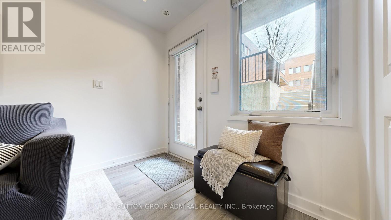 1b - 867 Wilson Avenue, Toronto (downsview-roding-cfb), Ontario