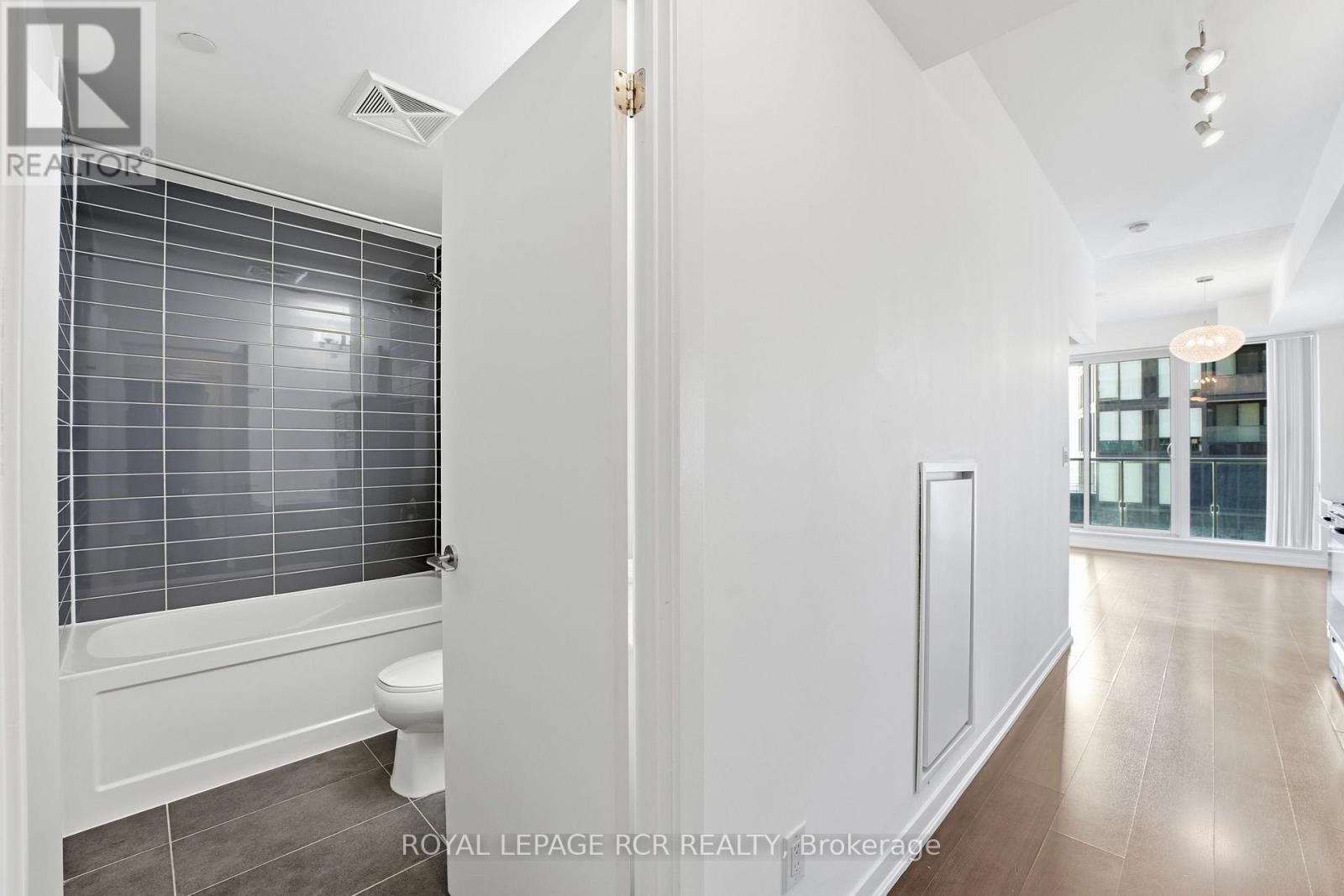 1210 - 150 East Liberty Street, Toronto (niagara), Ontario