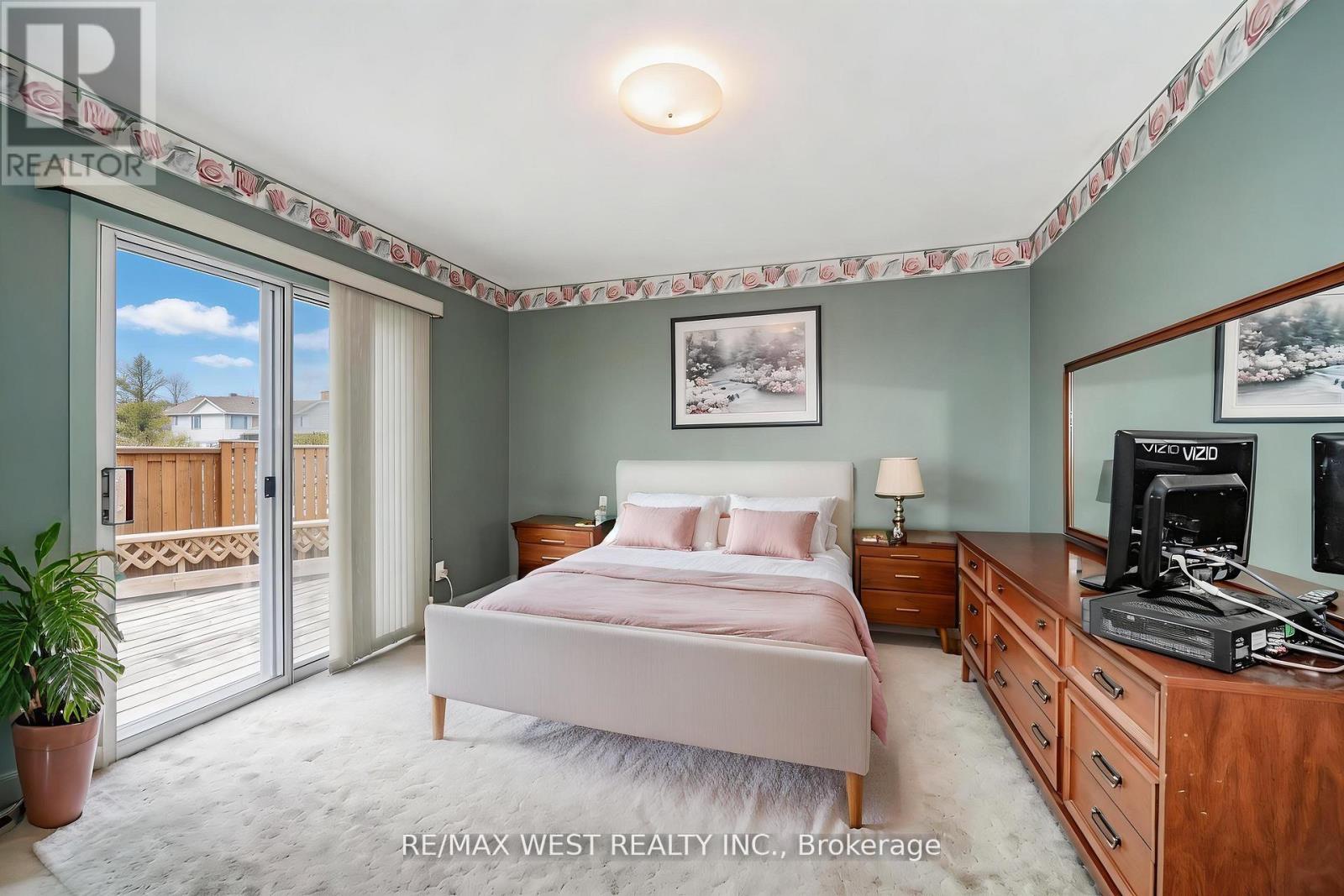 32 Deevale Road, Toronto (downsview-roding-cfb), Ontario