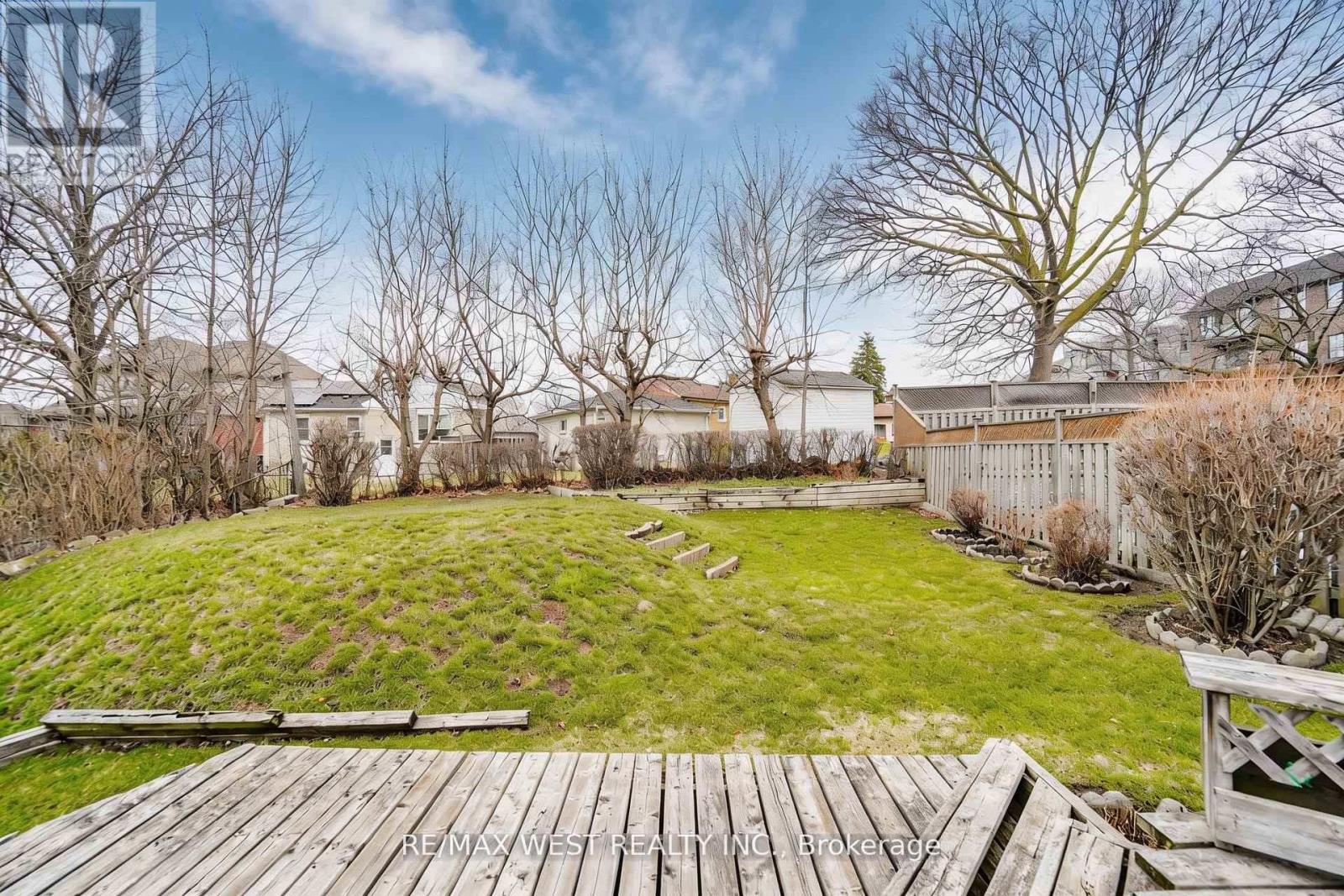 32 Deevale Road, Toronto (downsview-roding-cfb), Ontario