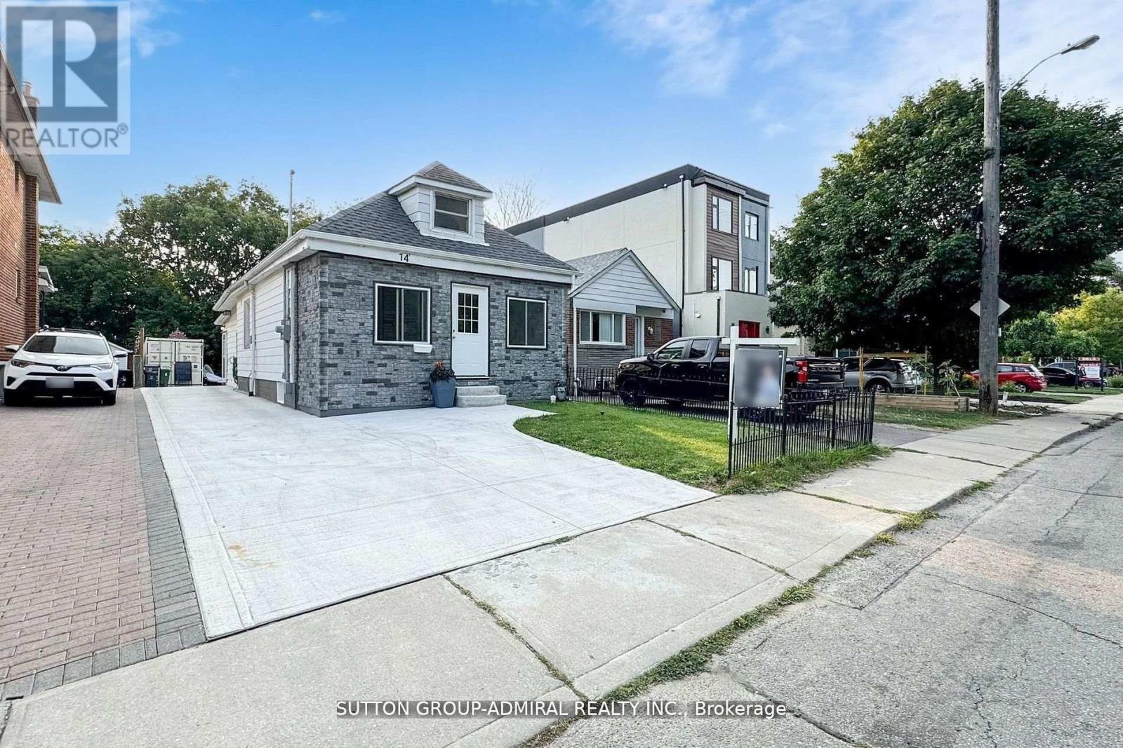14 Spears Street, Toronto (rockcliffe-smythe), Ontario