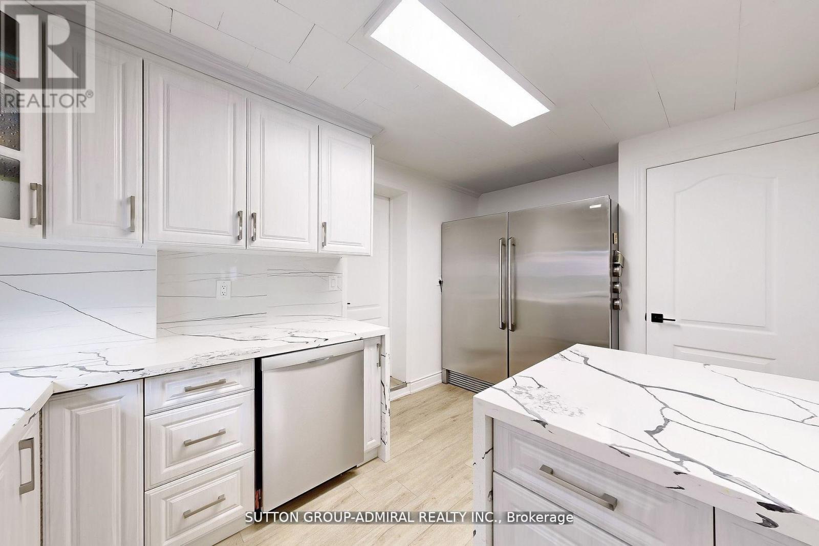 14 Spears Street, Toronto (rockcliffe-smythe), Ontario