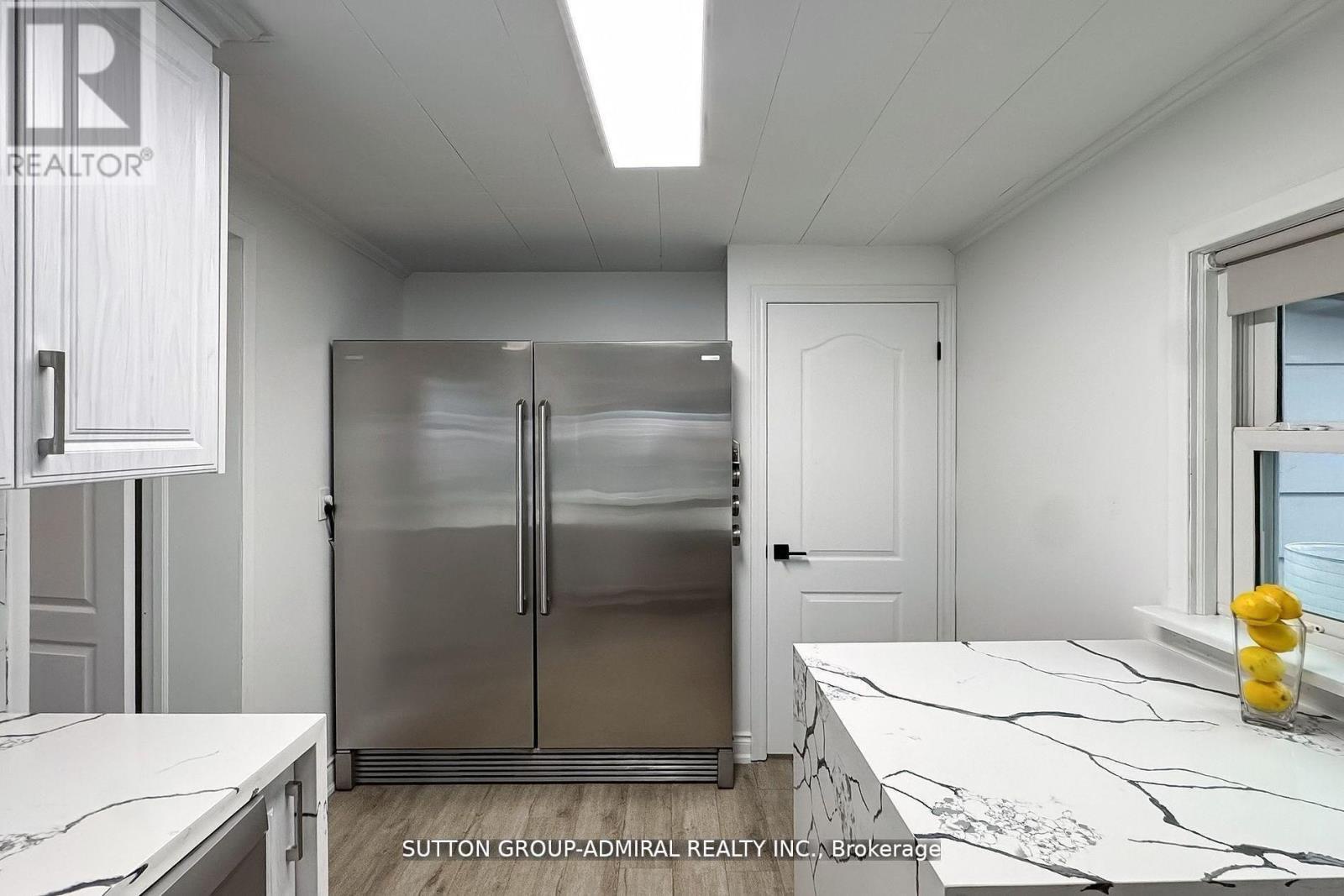 14 Spears Street, Toronto (rockcliffe-smythe), Ontario