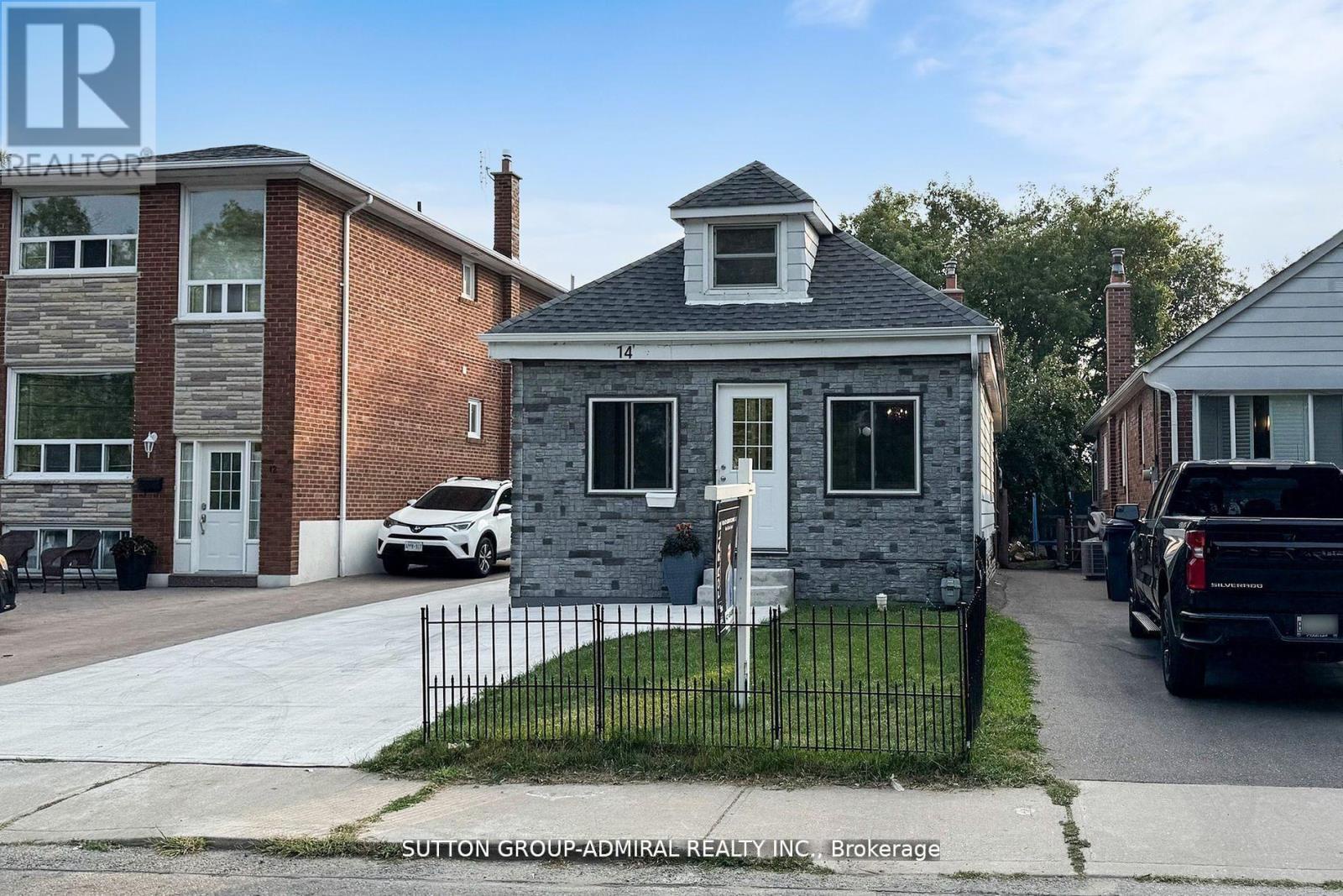 14 Spears Street, Toronto (rockcliffe-smythe), Ontario