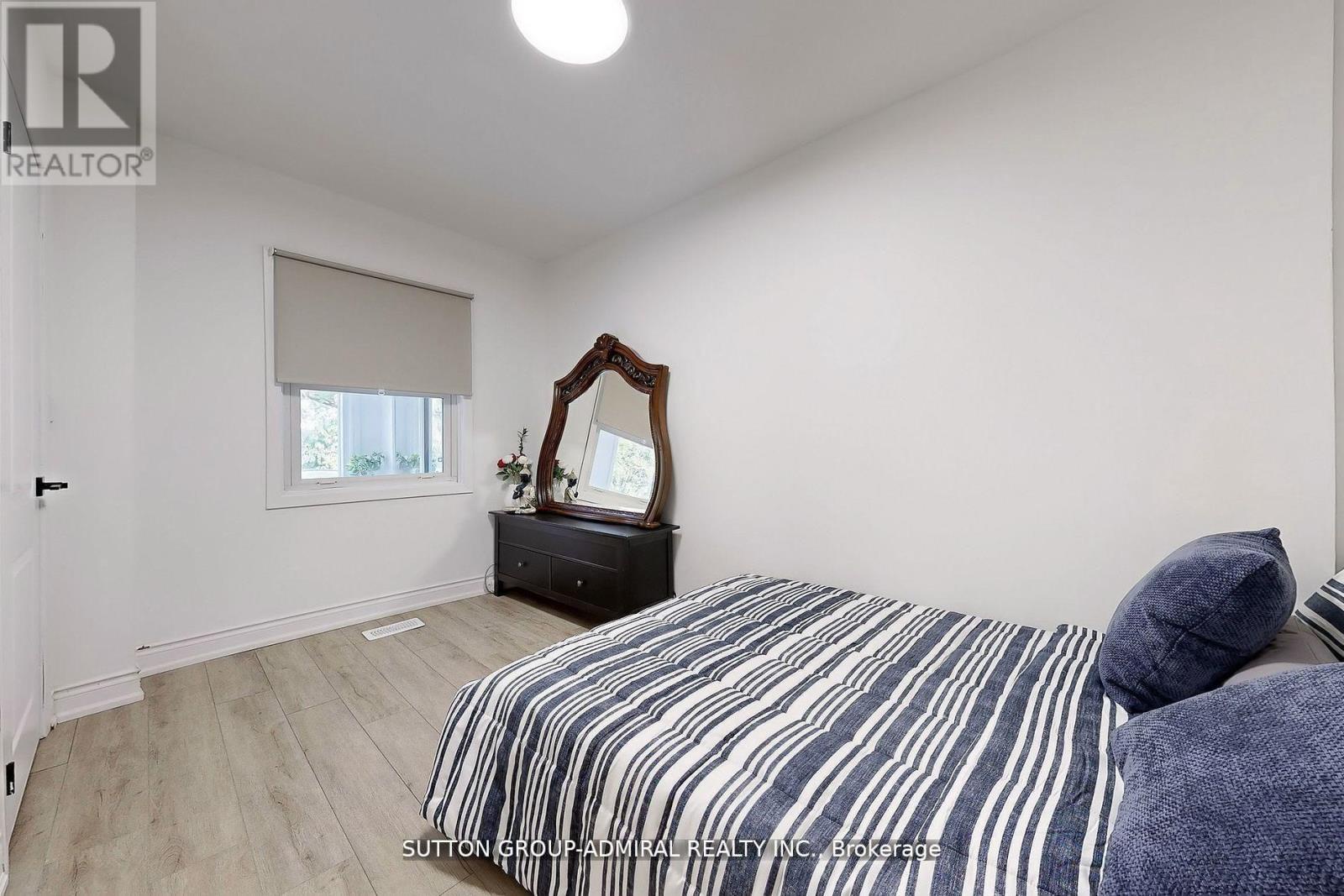 14 Spears Street, Toronto (rockcliffe-smythe), Ontario