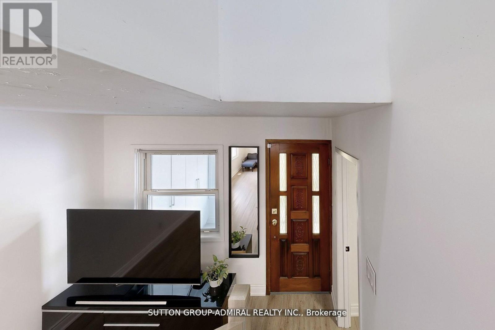 14 Spears Street, Toronto (rockcliffe-smythe), Ontario