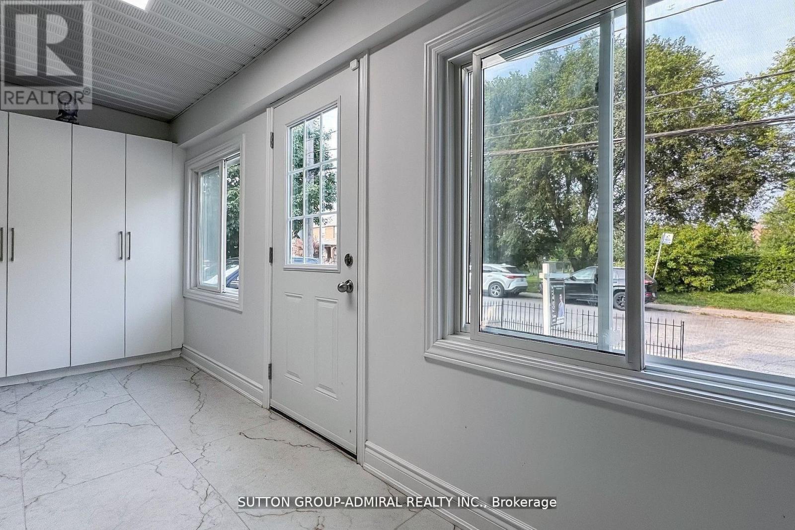 14 Spears Street, Toronto (rockcliffe-smythe), Ontario