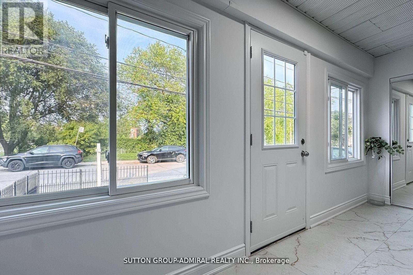 14 Spears Street, Toronto (rockcliffe-smythe), Ontario