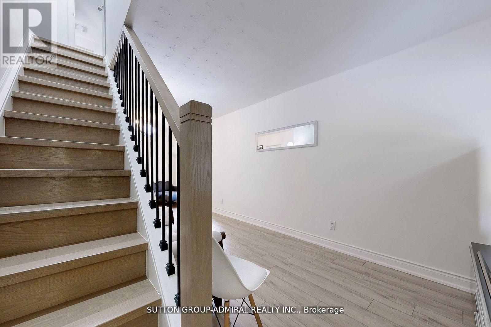 14 Spears Street, Toronto (rockcliffe-smythe), Ontario