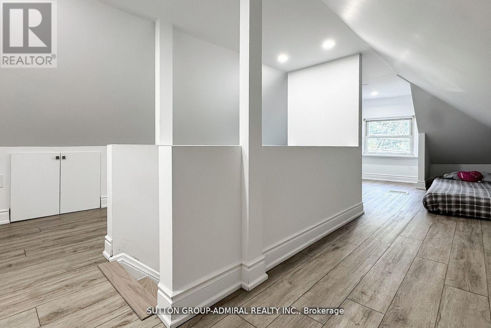 14 Spears Street, Toronto (rockcliffe-smythe), Ontario