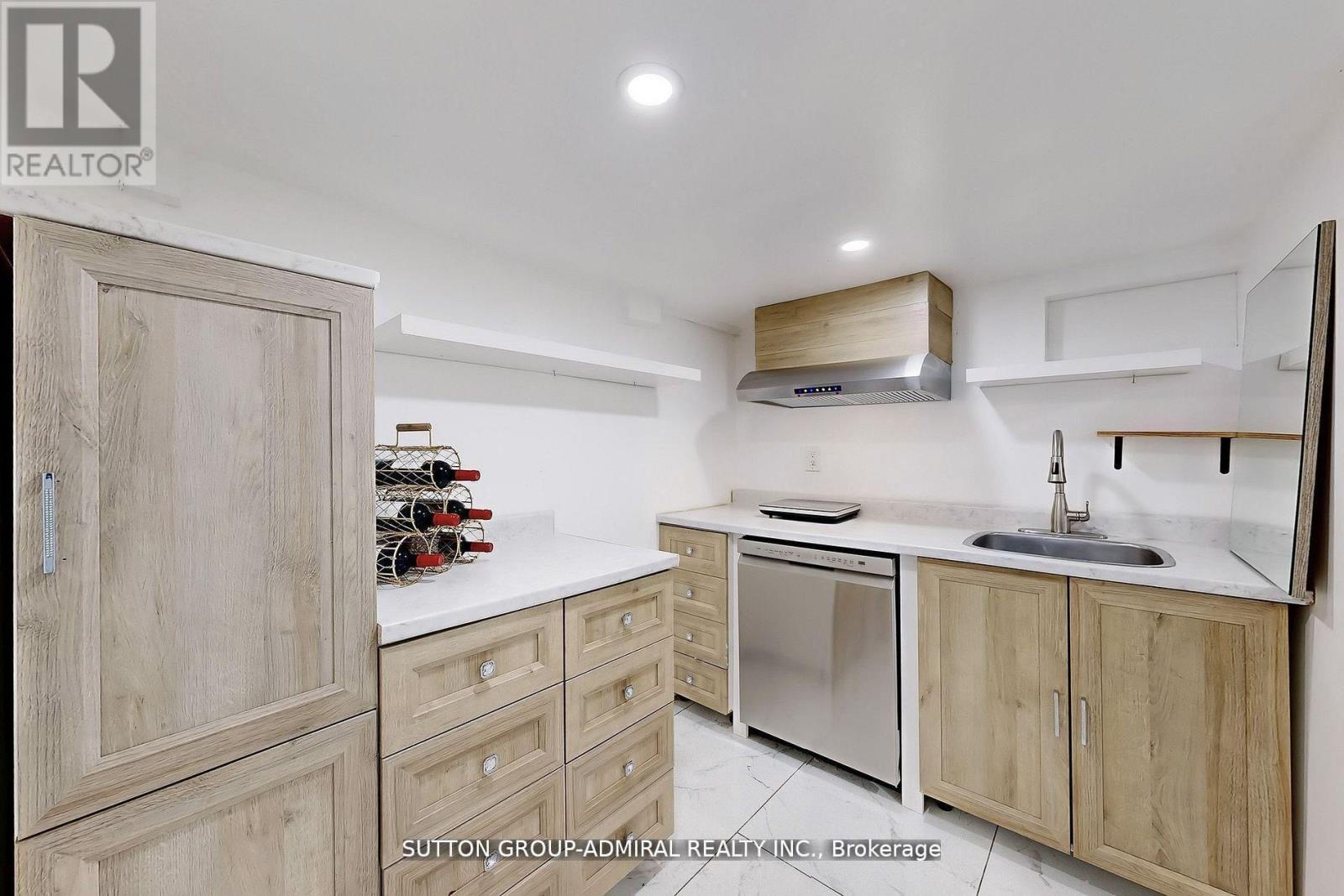 14 Spears Street, Toronto (rockcliffe-smythe), Ontario