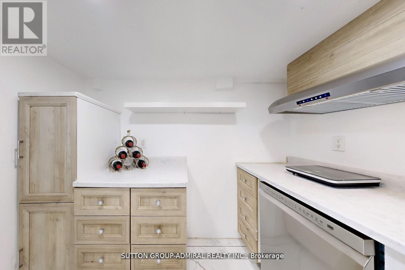 14 Spears Street, Toronto (rockcliffe-smythe), Ontario