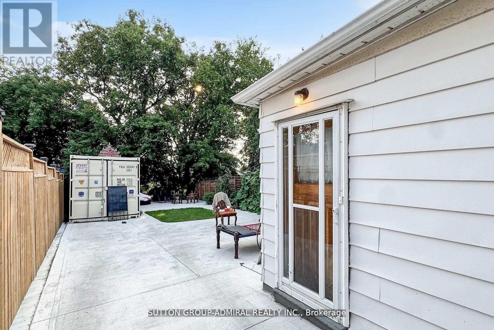 14 Spears Street, Toronto (rockcliffe-smythe), Ontario