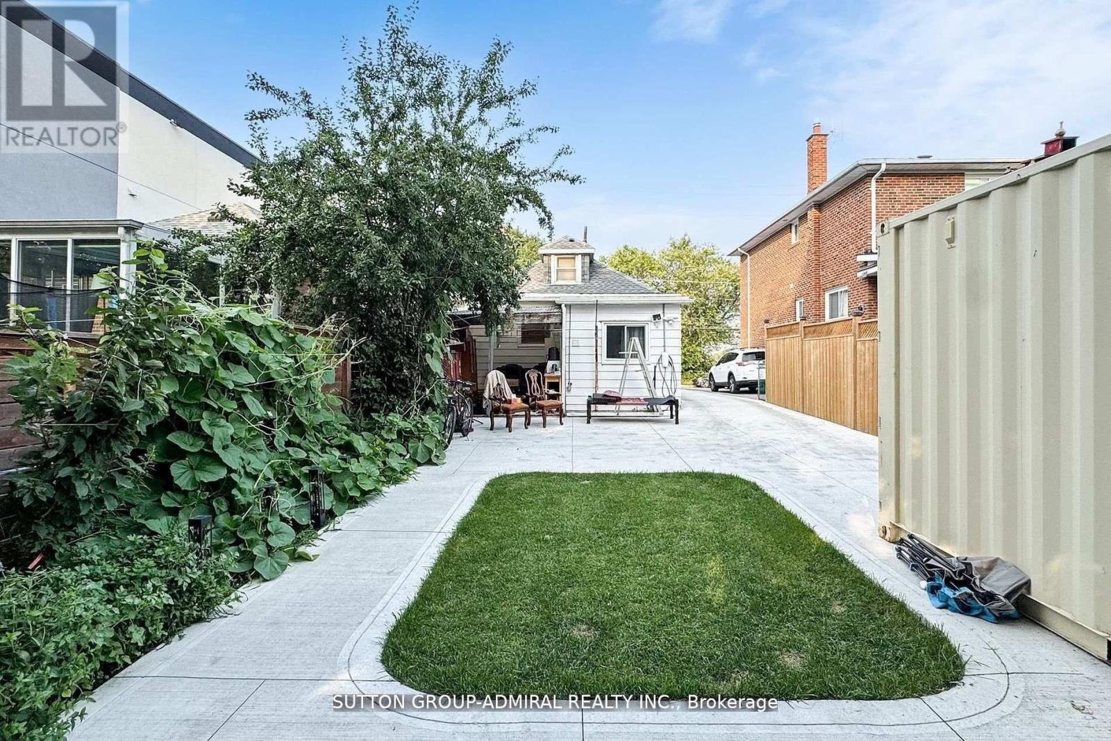 14 Spears Street, Toronto (rockcliffe-smythe), Ontario