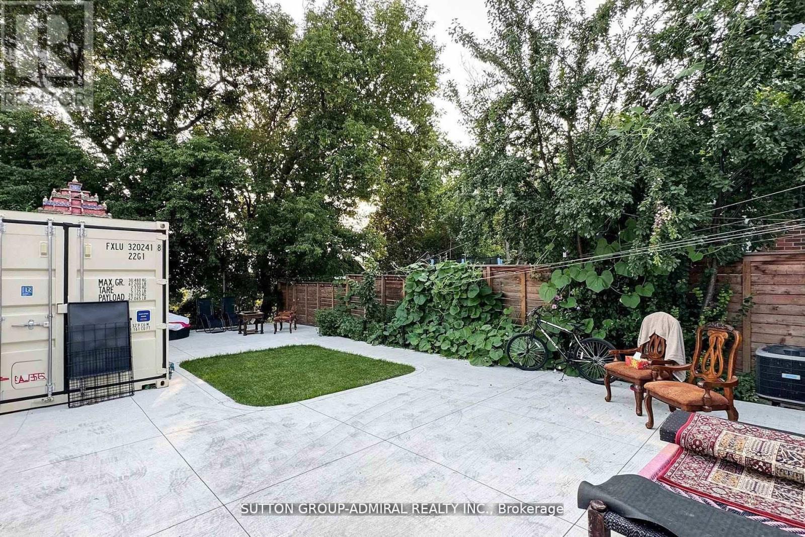 14 Spears Street, Toronto (rockcliffe-smythe), Ontario
