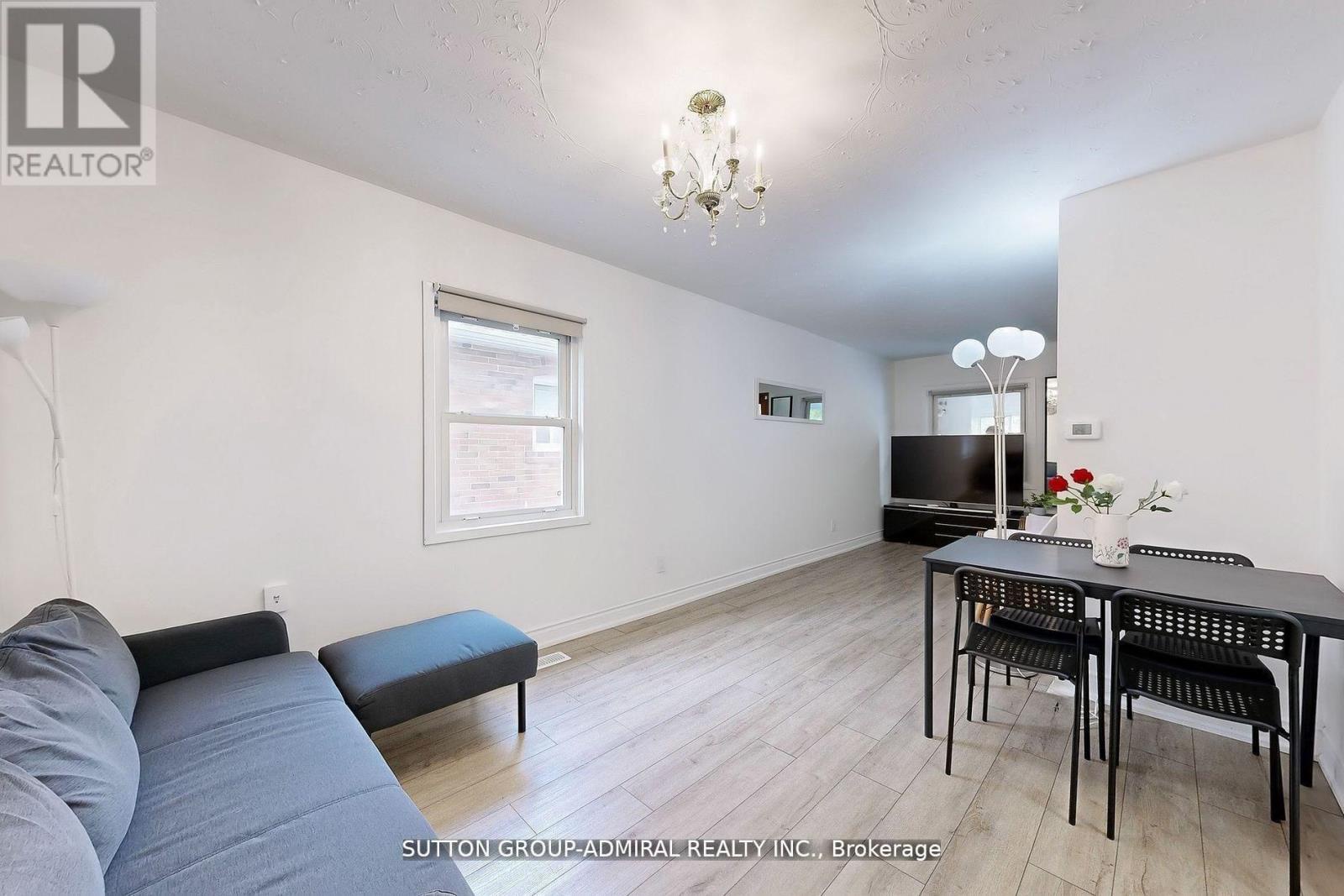 14 Spears Street, Toronto (rockcliffe-smythe), Ontario