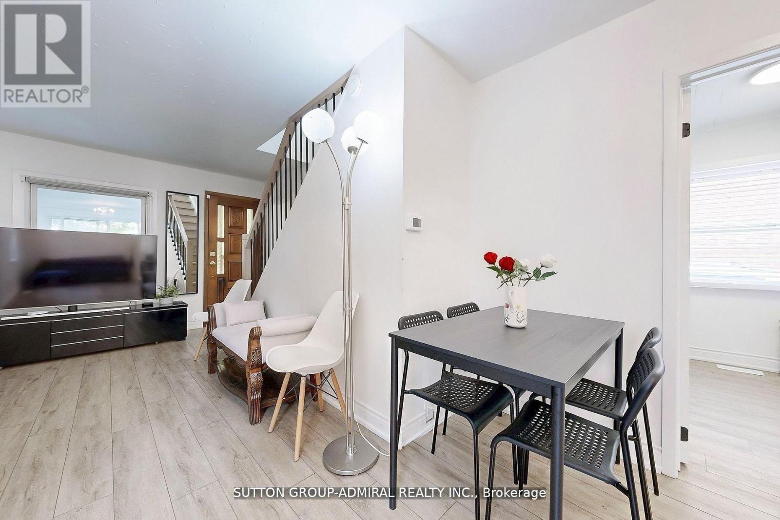 14 Spears Street, Toronto (rockcliffe-smythe), Ontario