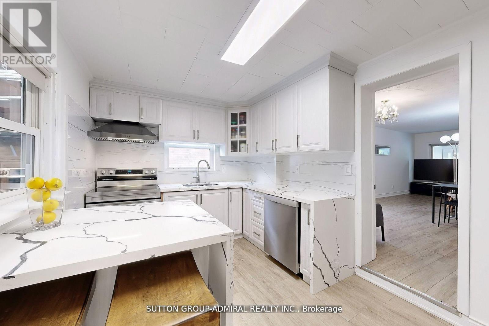 14 Spears Street, Toronto (rockcliffe-smythe), Ontario