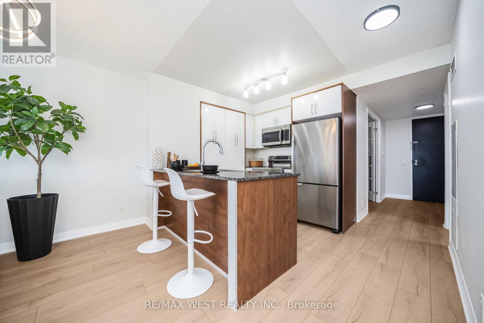 905 - 1 Valhalla Inn Road, Toronto (islington-city Centre West), Ontario