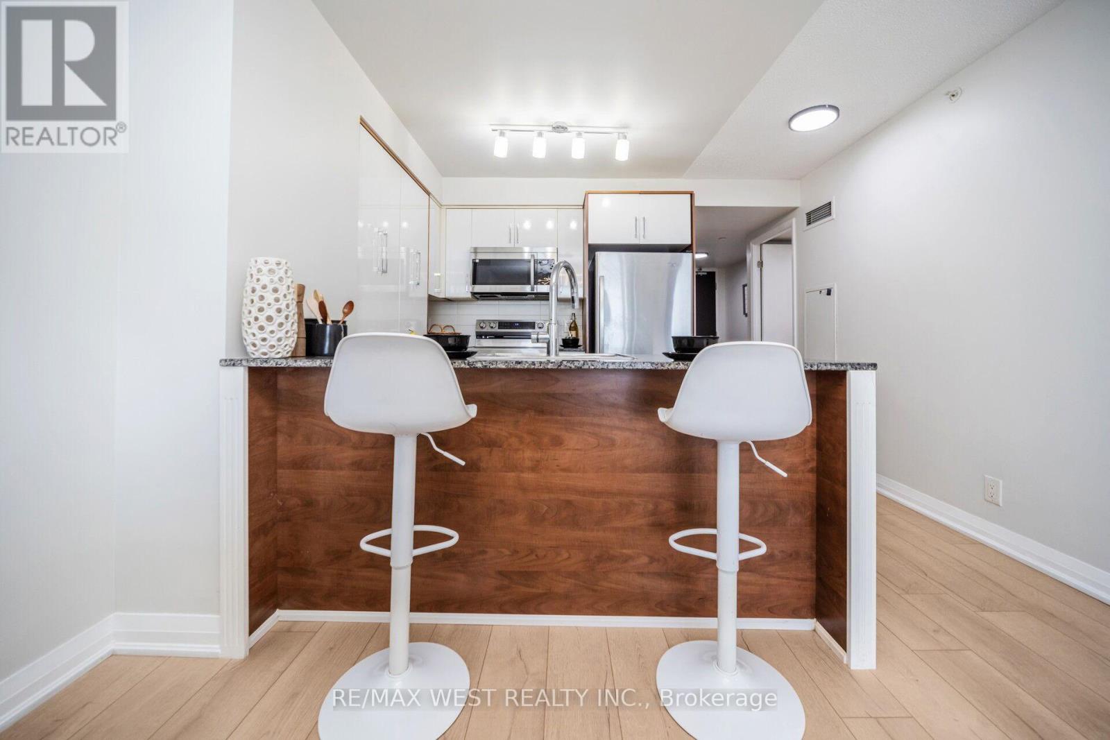 905 - 1 Valhalla Inn Road, Toronto (islington-city Centre West), Ontario