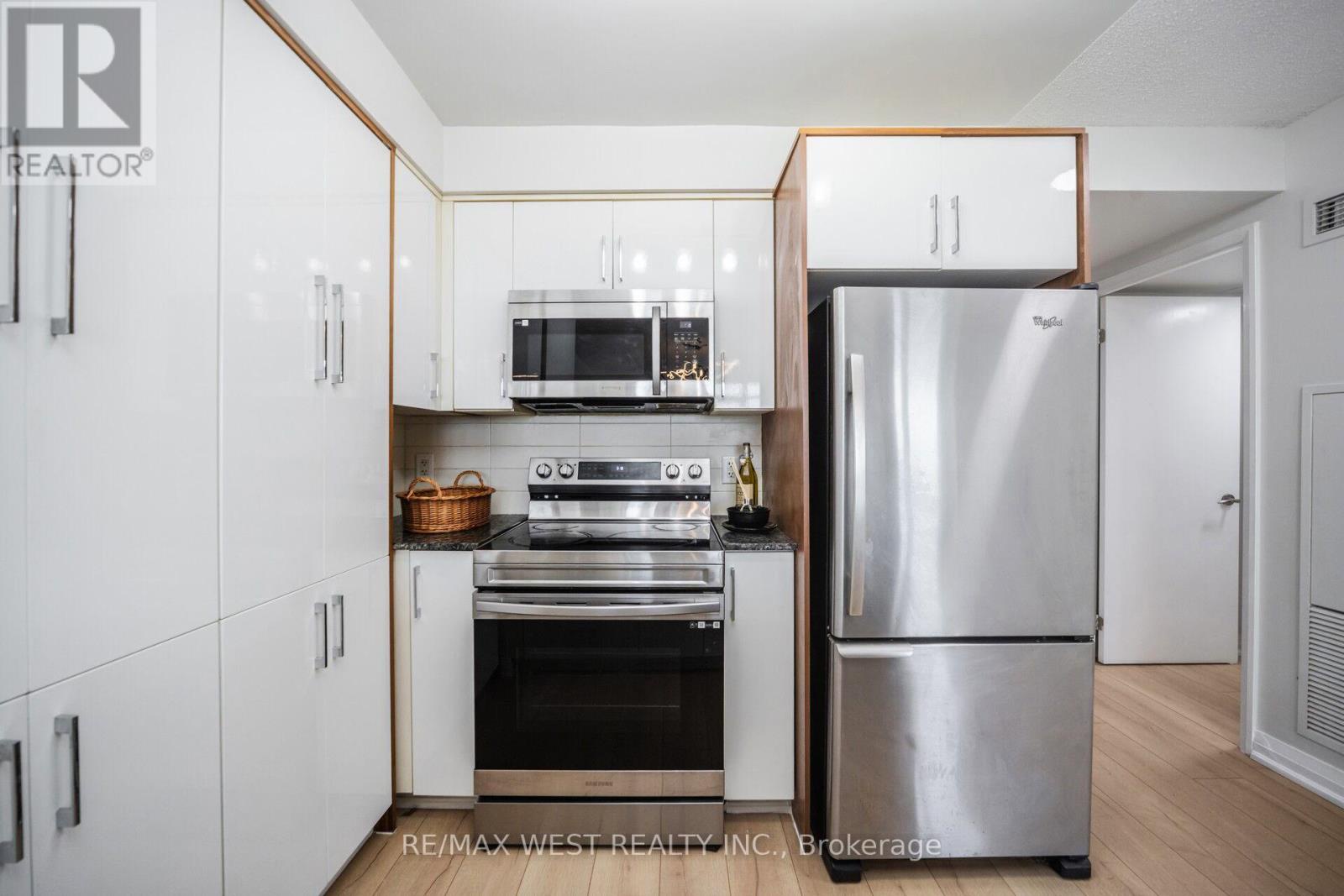 905 - 1 Valhalla Inn Road, Toronto (islington-city Centre West), Ontario