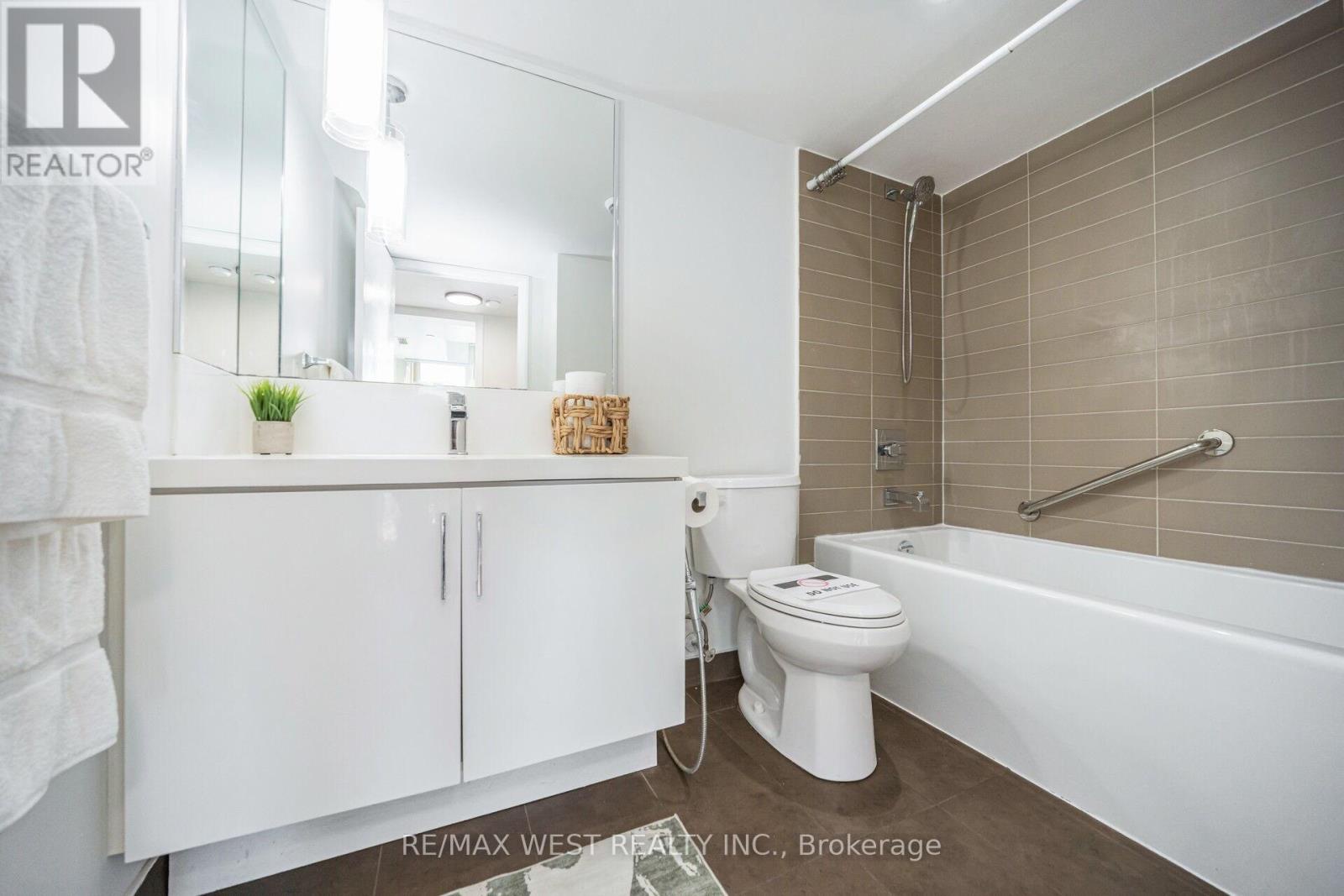 905 - 1 Valhalla Inn Road, Toronto (islington-city Centre West), Ontario