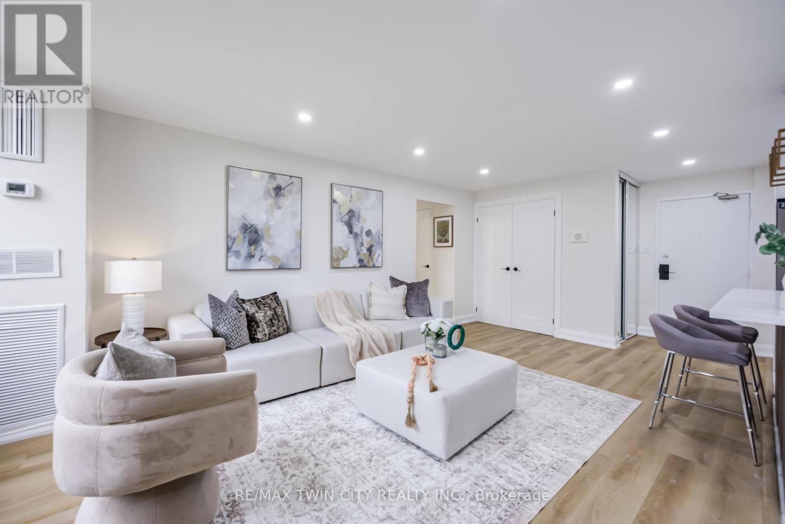 #304 - 20 Edgecliff Golfway, Toronto (flemingdon Park), Ontario