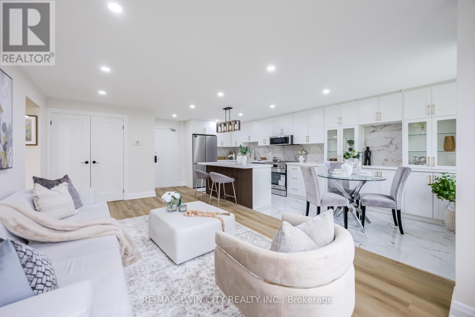 #304 - 20 Edgecliff Golfway, Toronto (flemingdon Park), Ontario