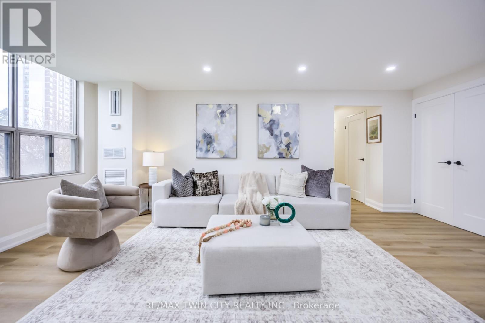 #304 - 20 Edgecliff Golfway, Toronto (flemingdon Park), Ontario