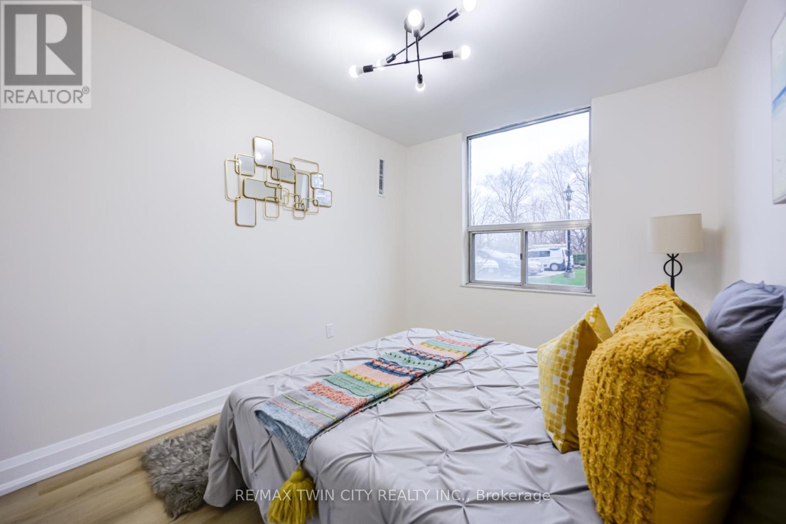 #304 - 20 Edgecliff Golfway, Toronto (flemingdon Park), Ontario