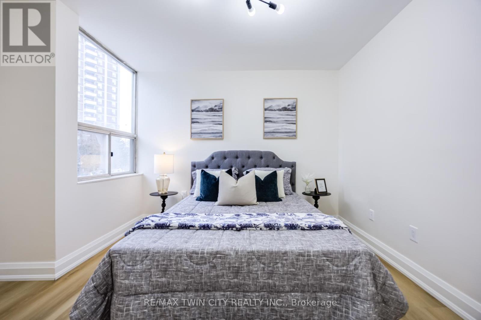 #304 - 20 Edgecliff Golfway, Toronto (flemingdon Park), Ontario