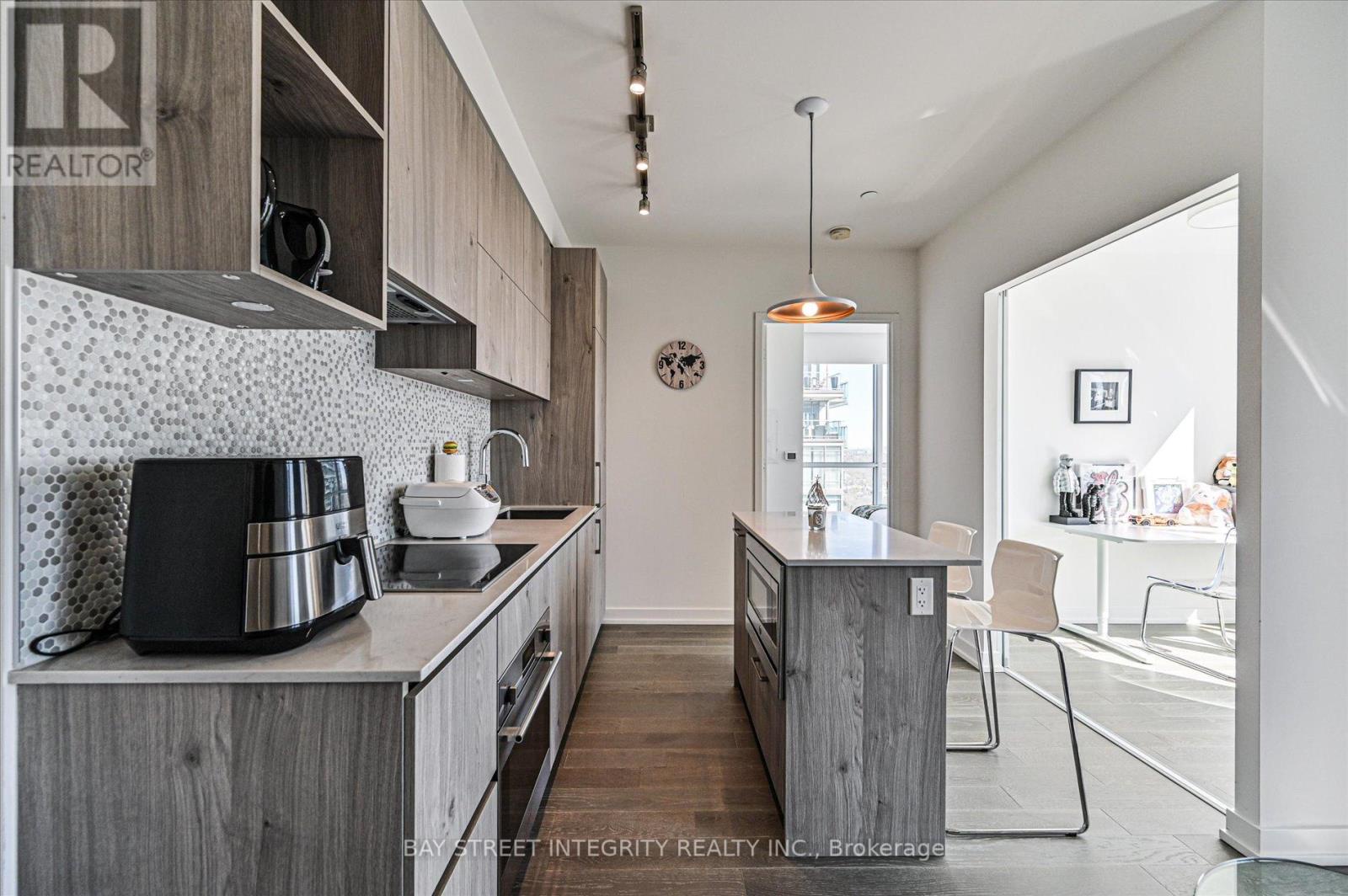 3208 - 1 Yorkville Avenue, Toronto (annex), Ontario