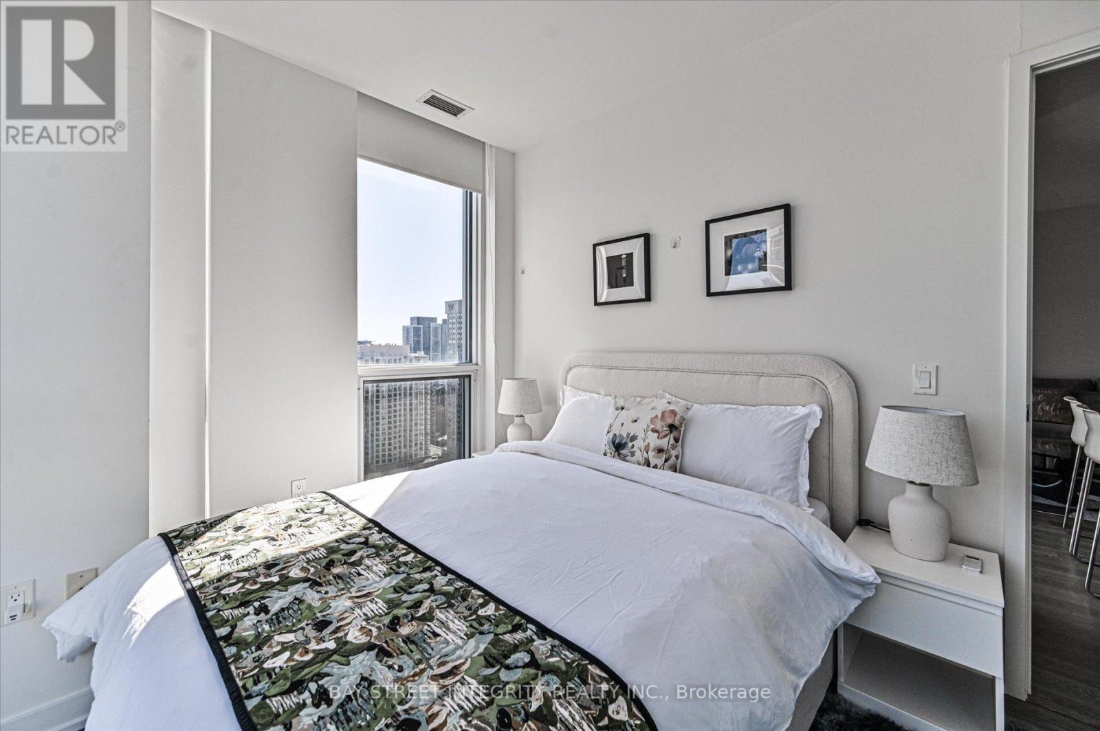 3208 - 1 Yorkville Avenue, Toronto (annex), Ontario