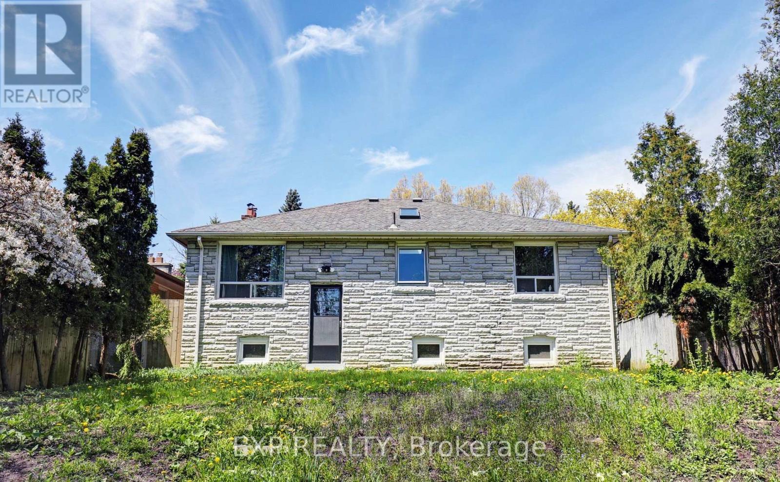 142 Thompson Avenue, Toronto (stonegate-queensway), Ontario