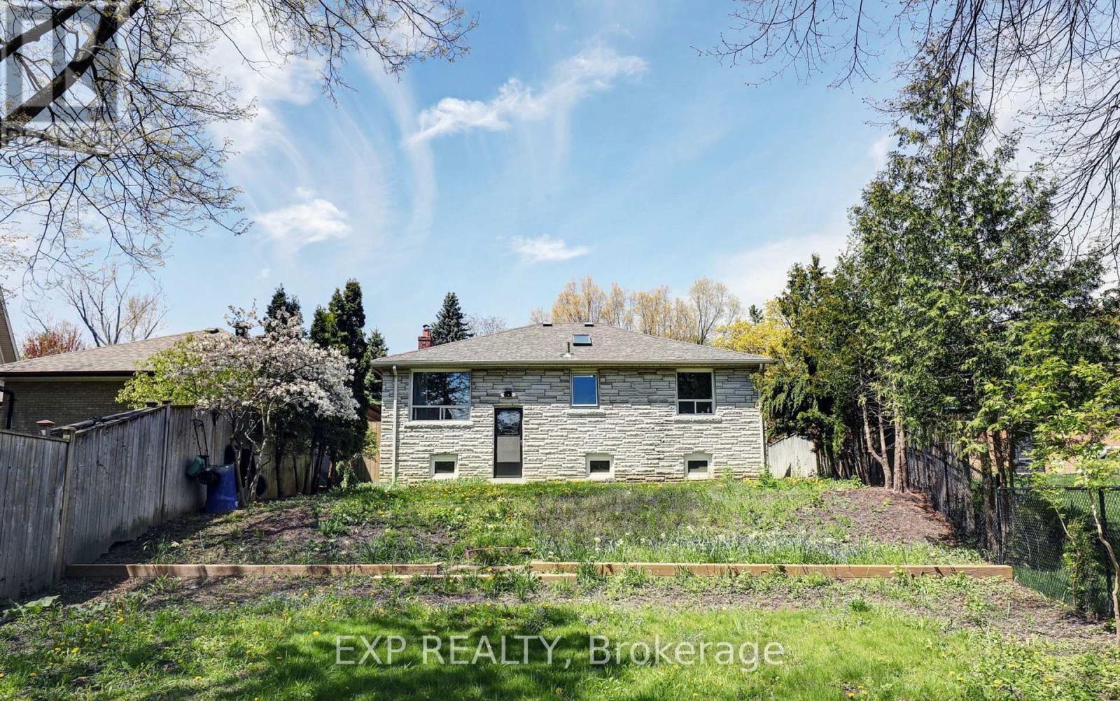 142 Thompson Avenue, Toronto (stonegate-queensway), Ontario