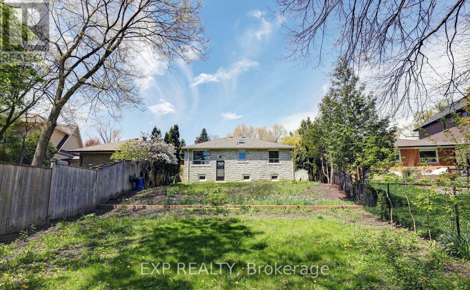 142 Thompson Avenue, Toronto (stonegate-queensway), Ontario