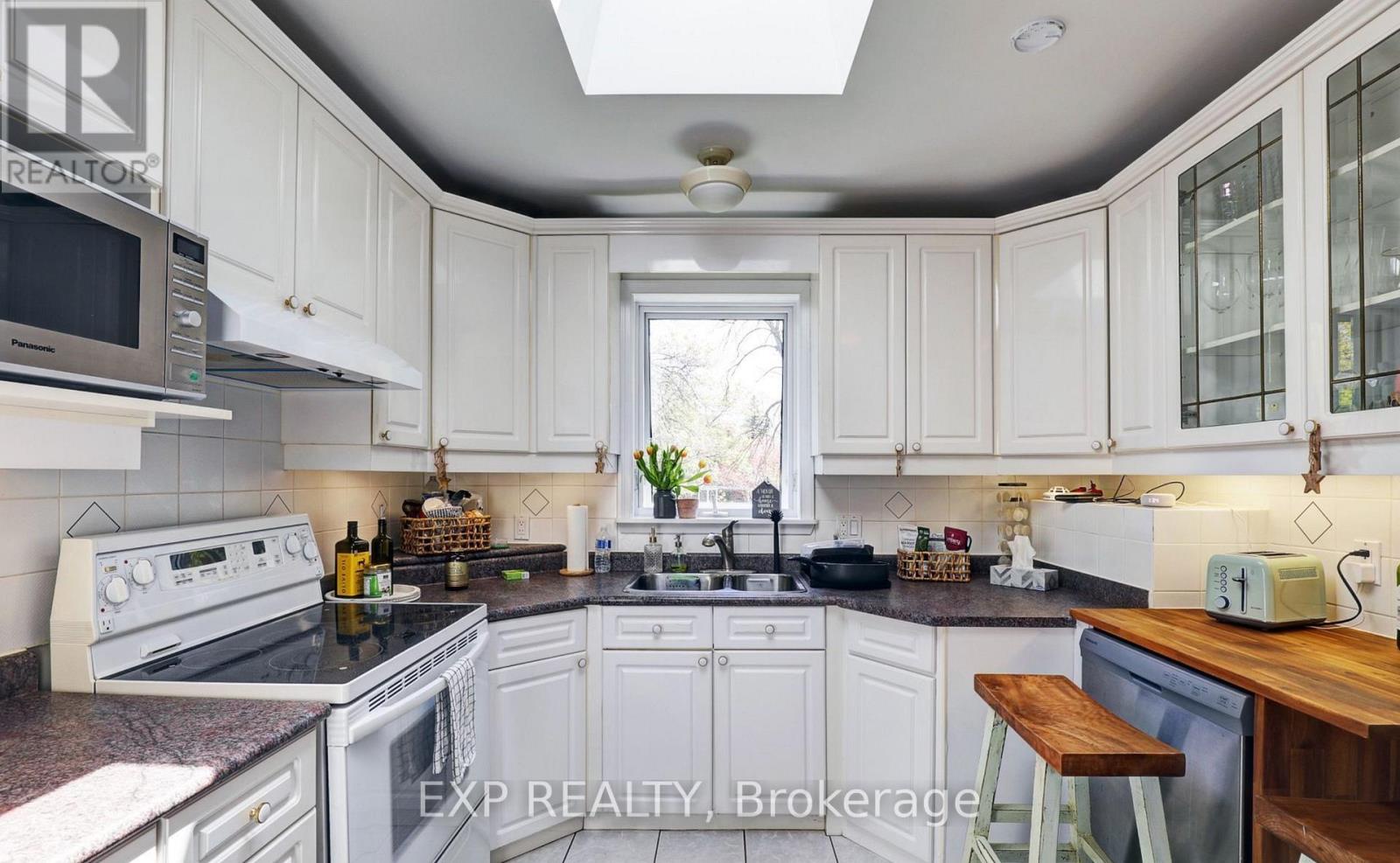 142 Thompson Avenue, Toronto (stonegate-queensway), Ontario