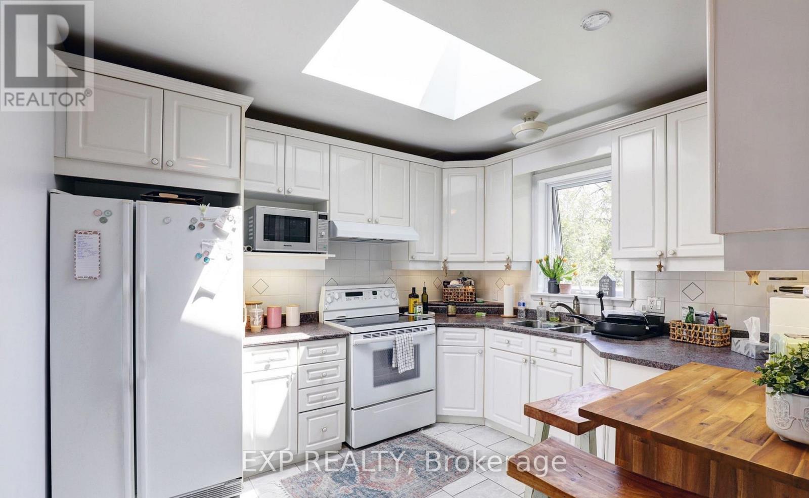 142 Thompson Avenue, Toronto (stonegate-queensway), Ontario