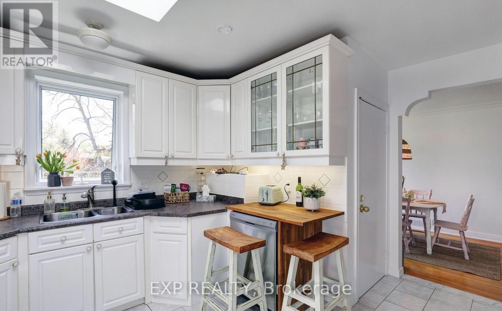142 Thompson Avenue, Toronto (stonegate-queensway), Ontario