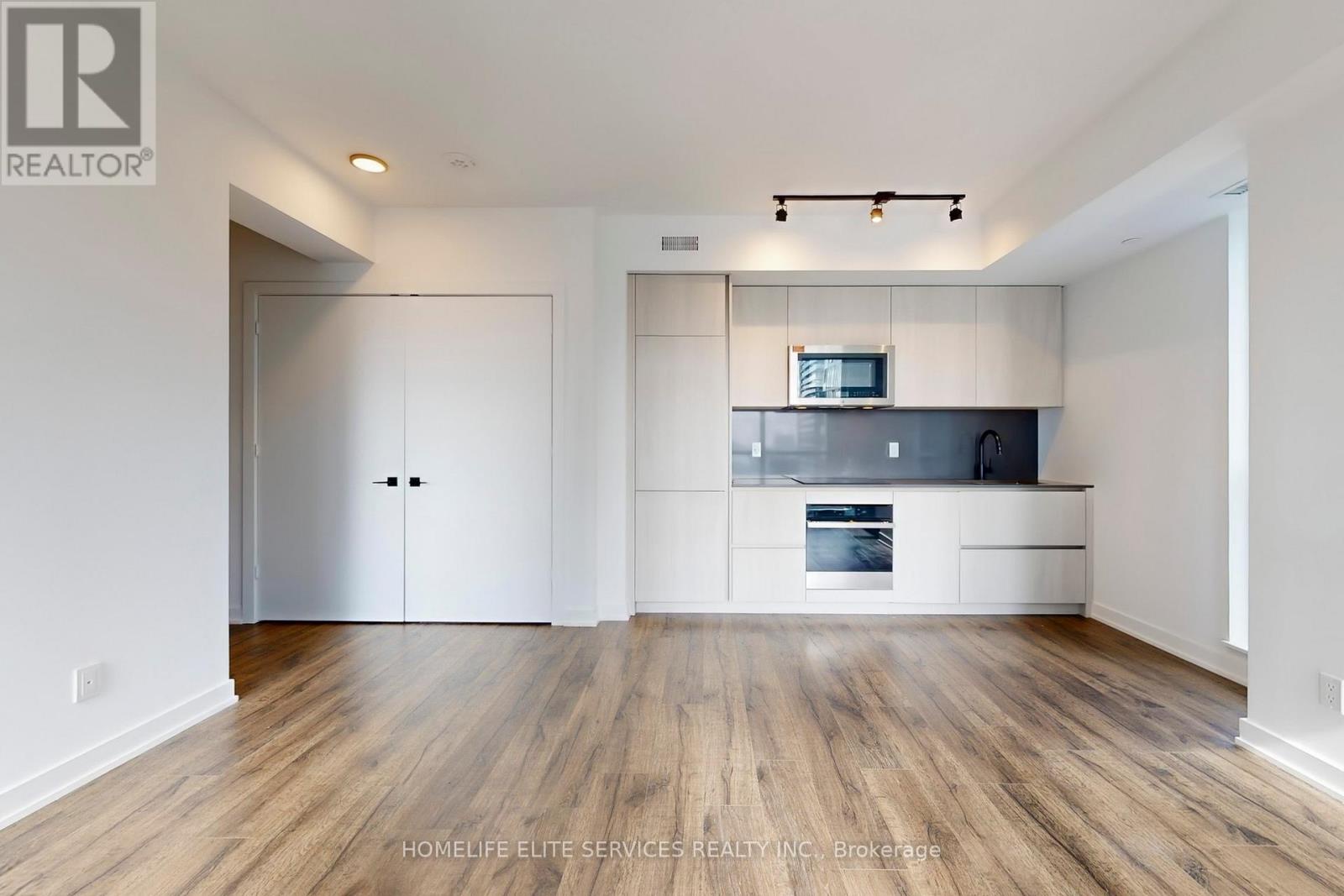 702 - 327 King Street W, Toronto (waterfront Communities), Ontario